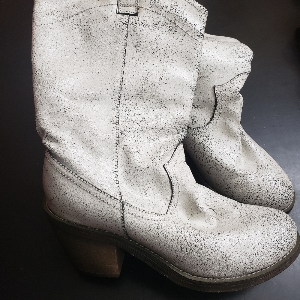 Volatile Leather Distressed boots